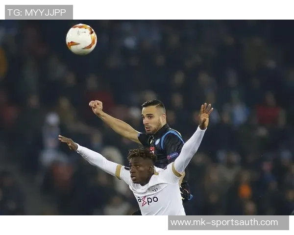 欧联杯焦点战利物浦与那不勒斯激战成和红牌争议引发全场热议